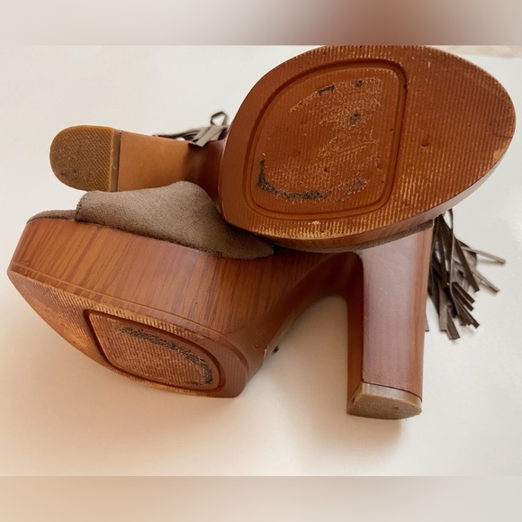 Mi.iM Taupe Platform Heels with Fringe and Wood Accents Boho Festival - Picture 7 of 11